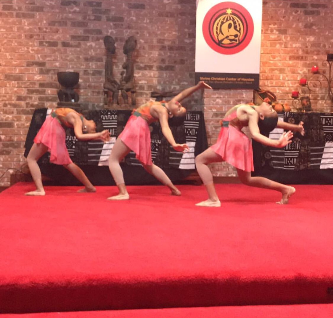 AshleeMonique07's tweet photo. What I love to do 🖤#teamashcash #InternationalDanceDay #achangeisgonnacome #Favoritedance #BlackGirlMagic #nationalsbound https://t.co/YbWxbsRNn6