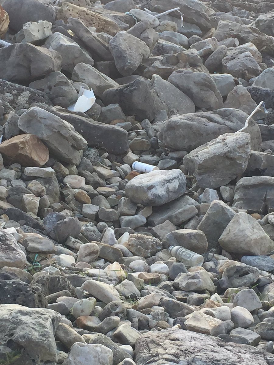 KilcarTidy's tweet photo. So disappointing to see #plastic everywhere you look when your out for a walk . Time to clean up hoping to organise #cleanup shortly #bigdonegalcleanup https://t.co/iQVqqO5c6p