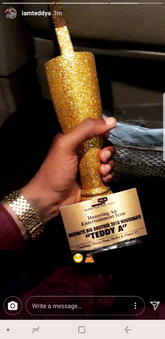 Itumeleng_LM's tweet photo. Ahhhhh you see this award, nothing but the truth. Well deserved 👏👏🙌🙌🙌💕💕💕 #ManLikeTeddy #TeddyA #BBNaija https://t.co/ihdorbX88g