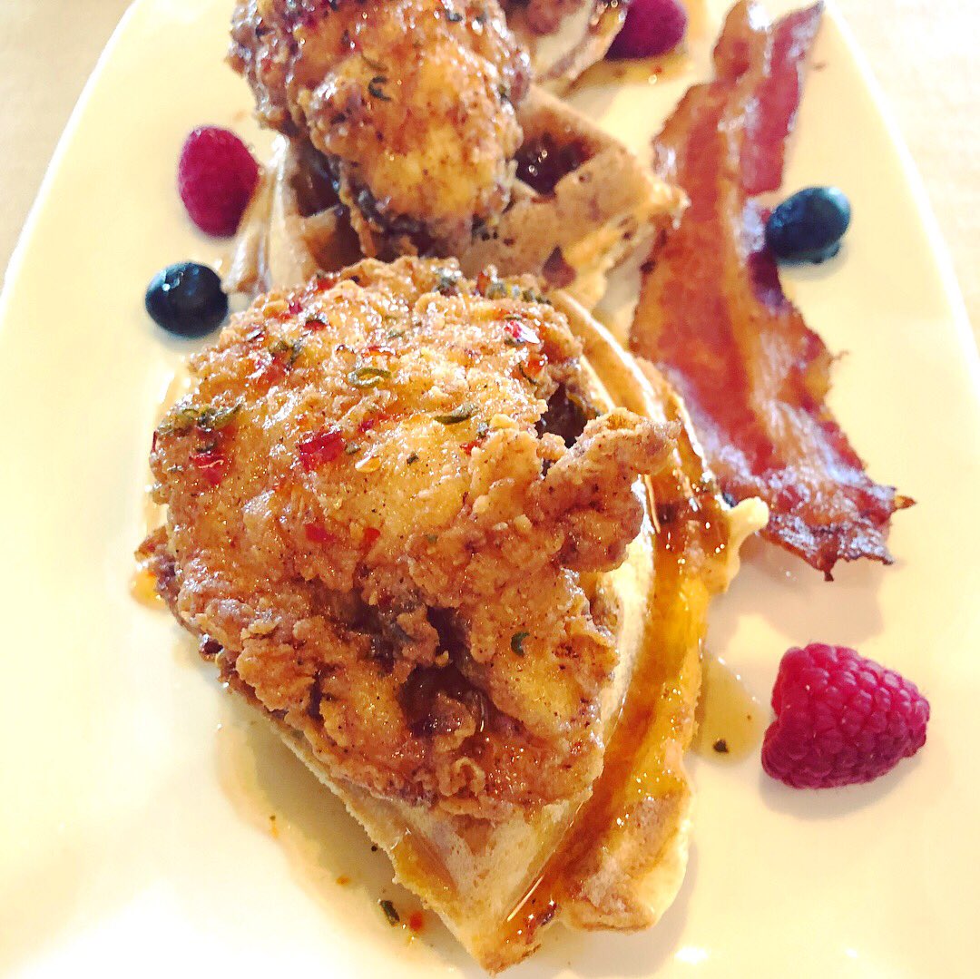 ClrmtVillage's tweet photo. Brunch at @TuttiMangia after the #FarmMark is our new Sunday morning!🙏🥂😋
⠀⠀⠀⠀⠀⠀⠀⠀⠀
Normally only served on holidays, #brunch is now every #Sunday, steps away from the new official #FarmersMarket location! Bottomless mimosas come w/ any brunch #specialty!👌🥓🍗🍳 https://t.co/DXqEGN5437