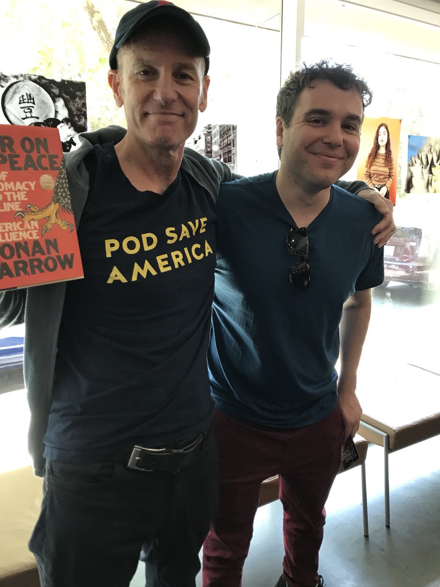 albieselznick1's tweet photo. W @jonlovett (my hero) @RonanFarrow @TVietor08 #writtersblock great interview!@magicmondayLA https://t.co/e9wa8BkbDL