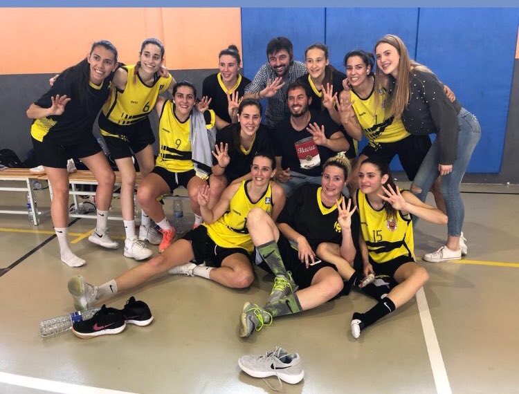 ASRBasketAlmeda's tweet photo. Destacar el gran esforç, treball i ambició de les jugadores del #SFALM acompanyades avui per 3 jugadores del #CF1ALM donada la coincidència del partit amb la #F4JúniorBQ i que han tingut una participació molt positiva!!
#adnAlmeda #canteraAlmeda #modelAlmeda https://t.co/H28DkSm2mr