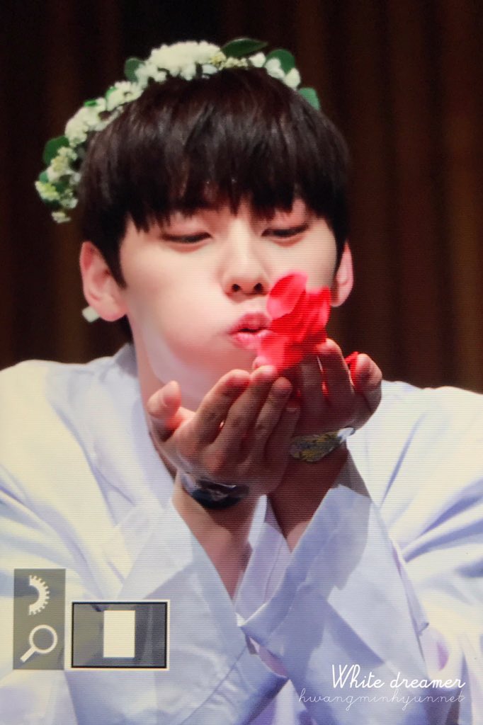 [PREVIEW] 180421 
cr. white dreamer