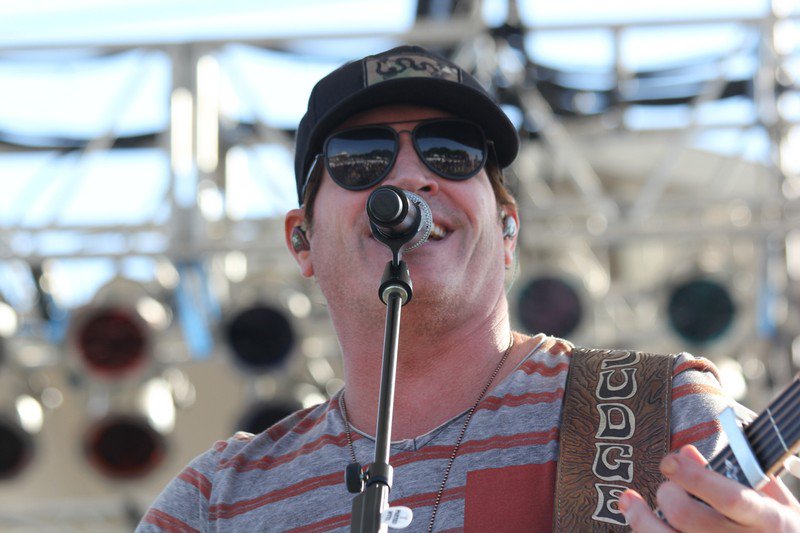 995QYK's tweet photo. @jrodfromoz tore it up on the stage at Bay 2 Beach Music & Arts Festival! See all the photos, info, and more ---> https://t.co/ZM6t2PRpIr #B2BFest #Bay2Beach https://t.co/Nom8D1rDw3