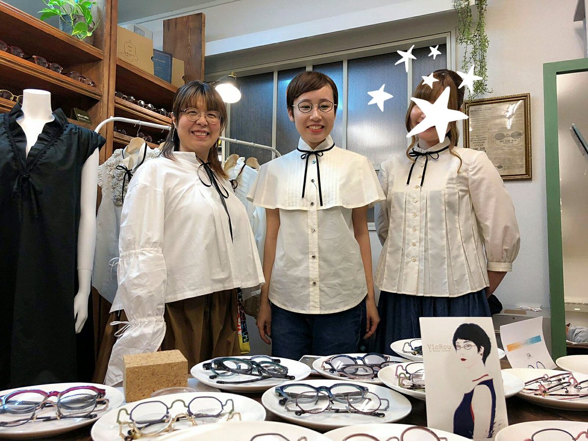 terasumegane's tweet photo. 気分はロイヤル✨✨👑
#ご試着できます
#ブラウス
#ハトメ洋装店
#テラスメガネファッションウィーク
#ys445
#デートに可愛く着ていきたいね
#メガネ屋なのにブラウス
#ハンドメイド https://t.co/OmshnqDOHZ
