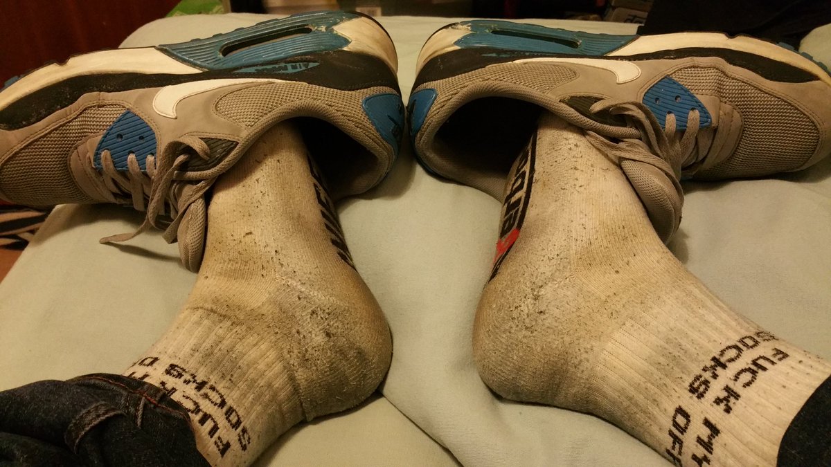 StinkyMaleSocks's tweet photo. End of Day 18 #3WeeksStraightSocks, 3 more days of work to go, 12hrs Mon too! Don't they look good? Come on guys, who wants to get down there?..& let the smell fill your senses, hot, fresh & moist..DM me lads #footfetish #dirtysocks #sweatysocks #gaysocks #sk8erboy 😈😷😷😜👃💦 https://t.co/om3rMaMci2