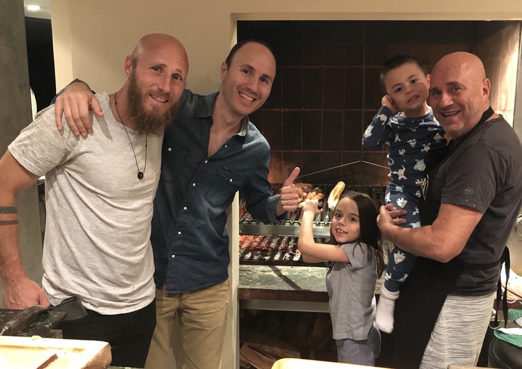Bernovick's tweet photo. Asadito del viejo para festejar el partido de hoy!! #ElMejorAsado #Familia https://t.co/zYr76FP0Gv