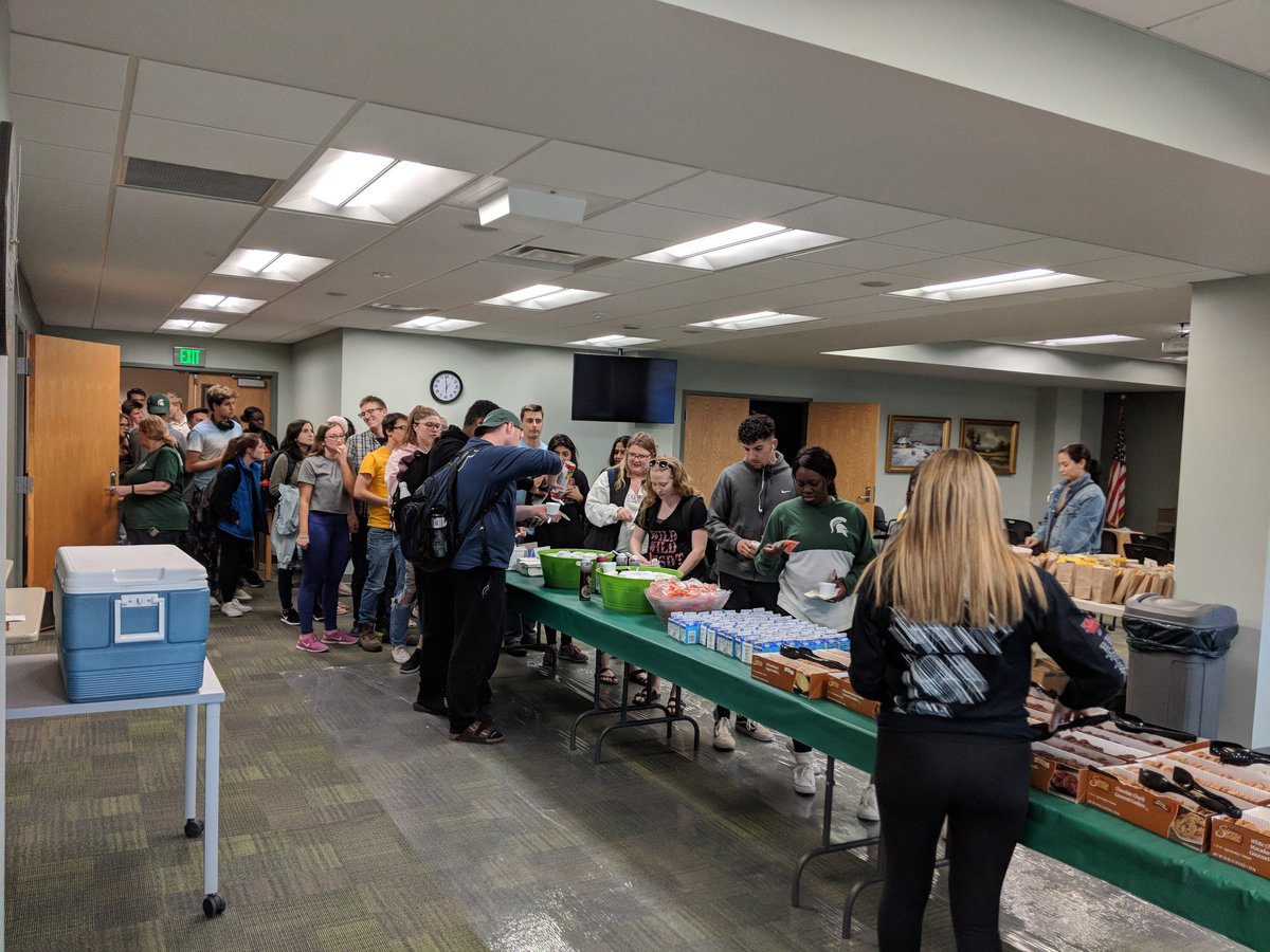 jonah_magar's tweet photo. #FinalsSurvival is on @msulibraries! Ice cream, milk &amp; cookies, carrots, popcorn and prizes, even a photobooth. Come get some until 9pm (or when supply runs out). https://t.co/ep1Ithli5d