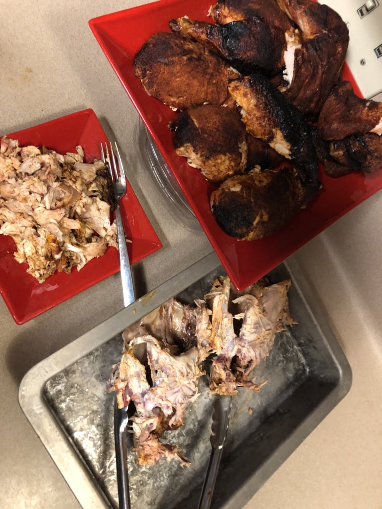 TXRedDirtFan's tweet photo. Said pair of #BeerButt Chickens
all quarters and carcasses picked
read for devouring ...
#ComeAndGetIt !!! https://t.co/O5Vp5kQzQP