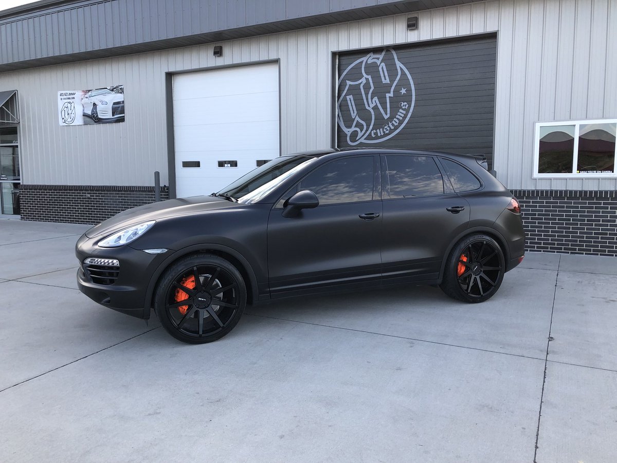 GP_Customs's tweet photo. P O R S C H E | C A Y E N N E
Facelifted for summer
- Florescent 🍊 Calipers
- 22” #Zenetti wheels refinished in #SatinBlack
- FULL vehicle wrapped in Satin #PPF
#Porsche
#PorscheCayenne
#Cayenne
#GPCustoms
#Wheels
#Tires
#Nitto
#Suntek https://t.co/TaYSu9RKYR