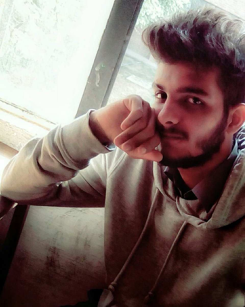 iamborntoartist's tweet photo. If people suddenly leave me or give up on me without any reasons, its their loss, not mine..
#TeamRapperProduction 👑
#Actor #Wear #Beard #Young #Hairstyle #Hairfashion #Eyesonyou https://t.co/QLPNo3EgEr