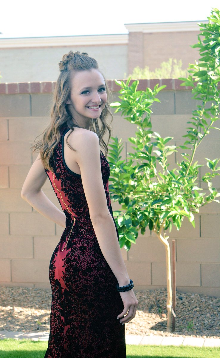 KayleeProng's tweet photo. Senior Prom✨ https://t.co/OBEJ3hHBED