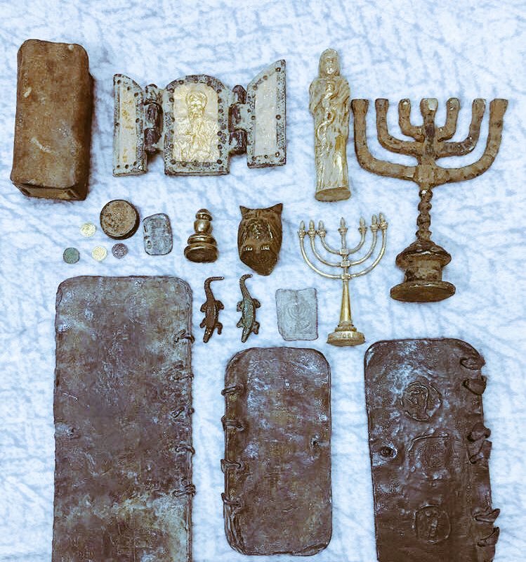 arabalbadiah's tweet photo. لم تستطع ⁧#السعودية⁩ حتى اليوم السيطرة إلا على نسبة ضئيلة من آثارها التاريخية والجزء الأعظم لا زال مشاعاً ونهبت الكثير منها لمتاحف العالم وعلى رأسها آثار الرسول التي سرقها أجداد أردوغان وعشرات الالاف من المسكوكات والألواح والتماثيل التي تحكي قصص ⁧#العرب_البائدة⁩ https://t.co/DVoyHOUG5F