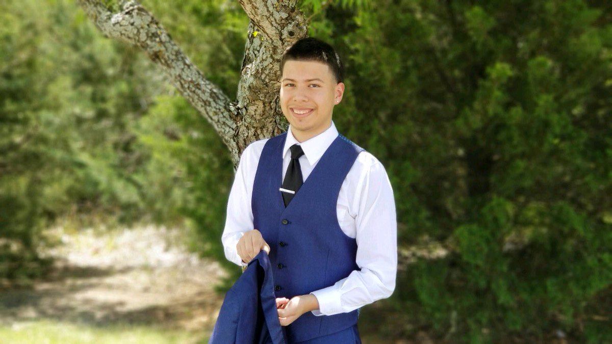 Sincere0720's tweet photo. You know how I’m rockin 😈 #Prom2k18 https://t.co/CktnRj7Vmi