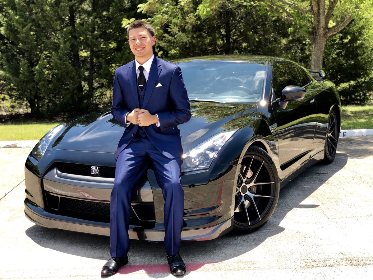 Sincere0720's tweet photo. You know how I’m rockin 😈 #Prom2k18 https://t.co/CktnRj7Vmi