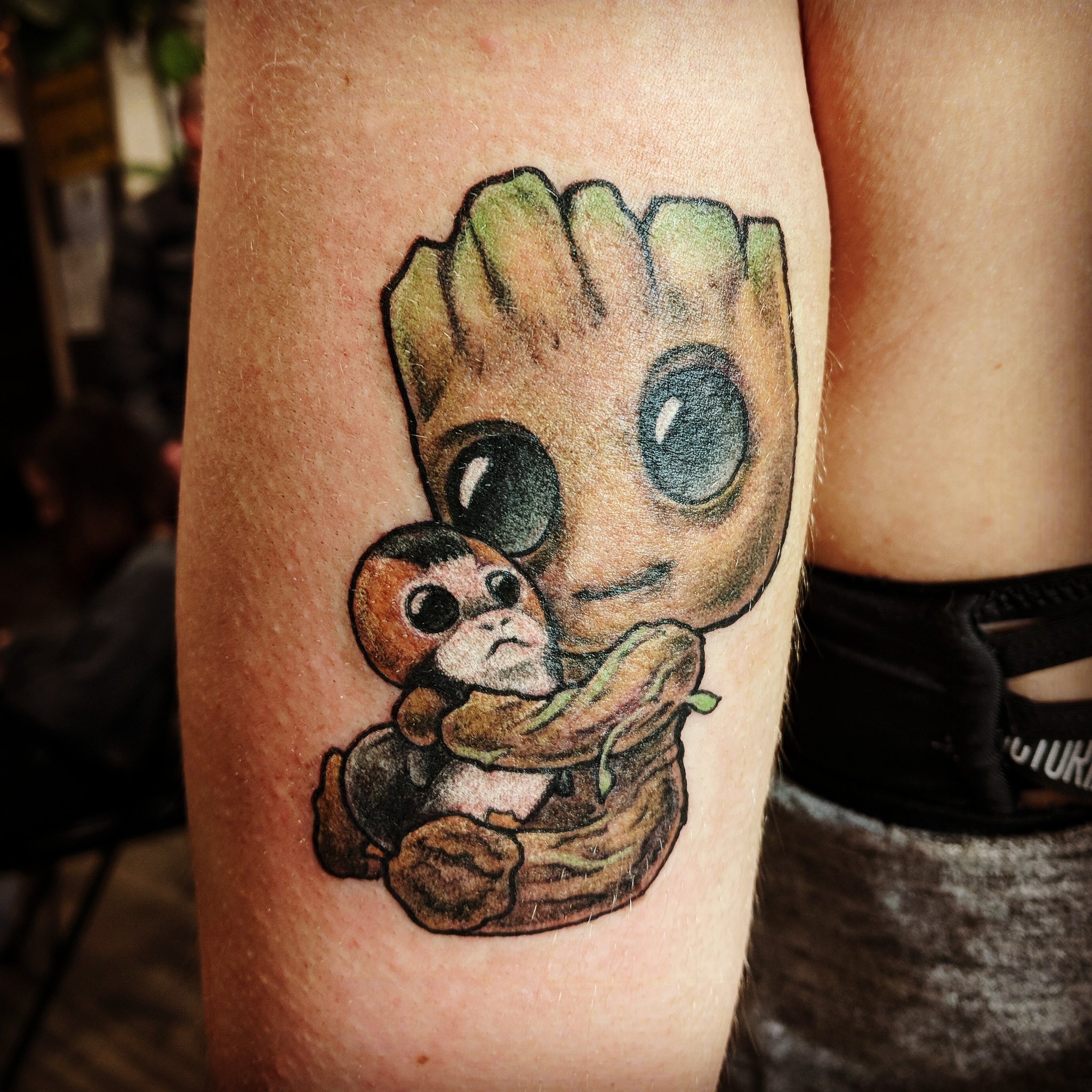 Mini-Groot Tattoo 2024: Bạn đam mê siêu anh hùng vũ trụ Marvel? Hãy thử ngay một hình xăm Mini-Groot trên ngón tay của mình. Hình xăm nhỏ gọn nhưng toát lên sức sống và sự đáng yêu của chú cây nhỏ này sẽ khiến bạn thật nổi bật.