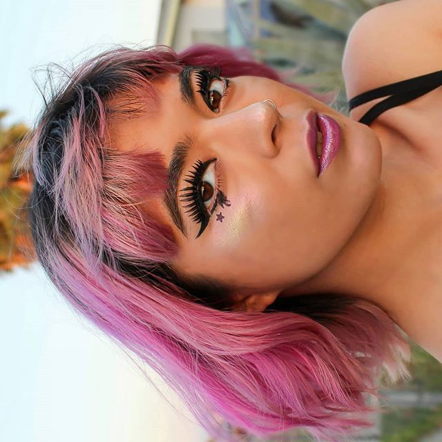 stylebaus's tweet photo. I used the @fentybeauty highlighter by @badgalriri in #TrophyWife π Woooooowza!!!!! I also tried a star stamper from @rimmellondonus. I love it! π Some people don't know what to think about it, but I am a weird gal! #STYLEBAUS https://t.co/ChoT0rUUZu https://t.co/VHxBP52SNh