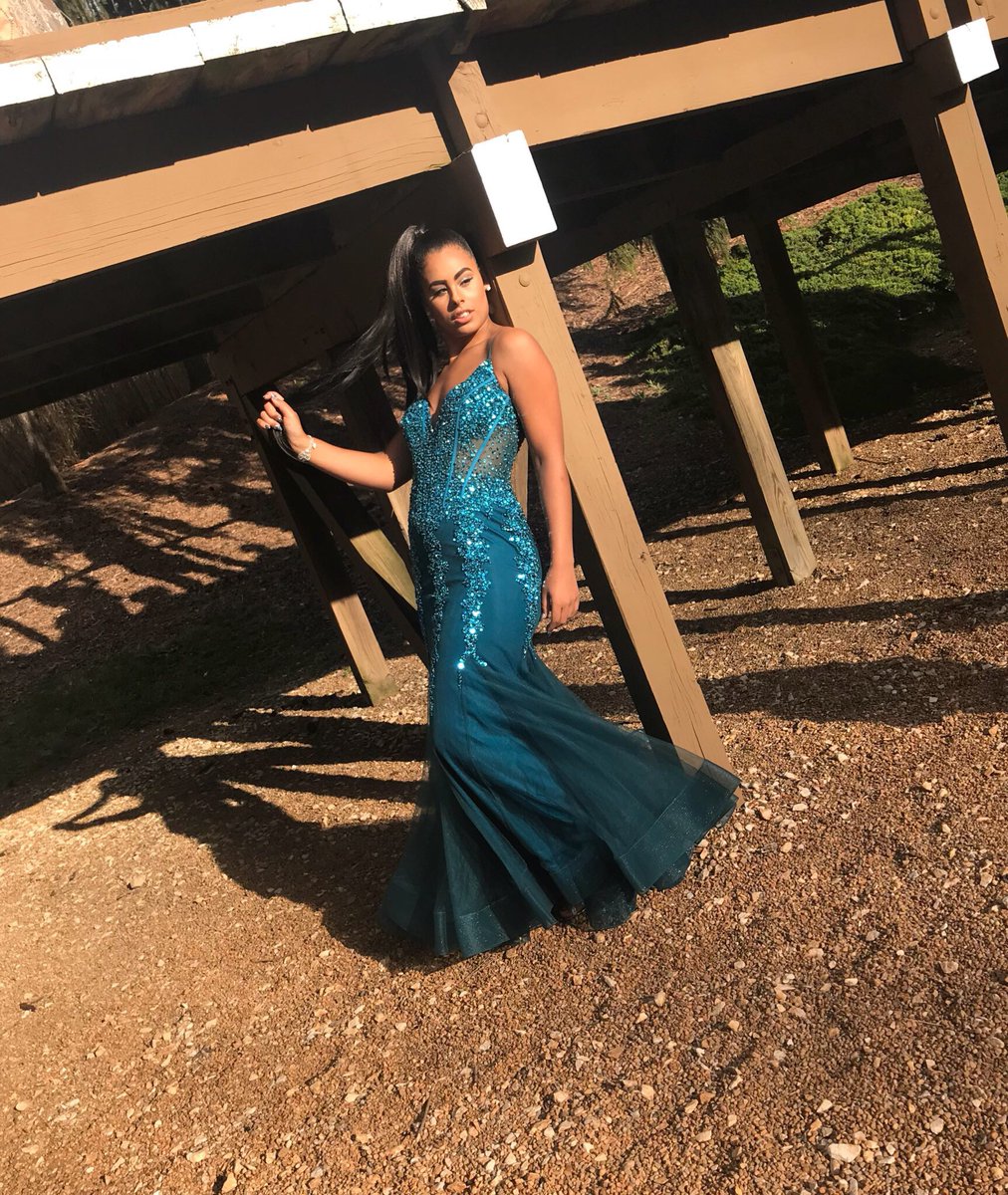 xoxojaded's tweet photo. #prom2k18 https://t.co/eZ7tgGFWu6