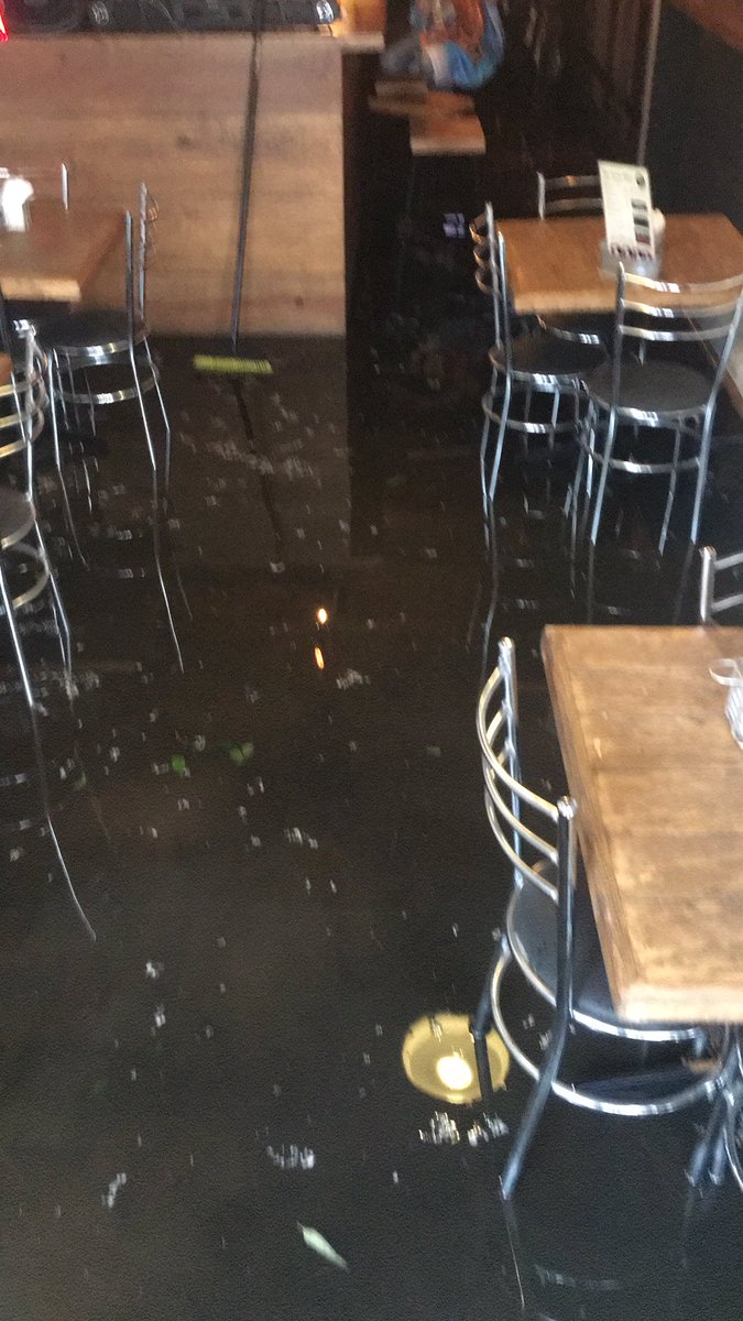 LasCriminales's tweet photo. @facufacundo @lopezdoriga @CarlosLoret tenemos una inundación de aguas negras, ya se nos inundó nuestro negocio. hace un mes pedimos desasolve y la @DelegacionBJ y @Christianvonroe hacen caso omiso a penas llovió ayer y ya padecimos. https://t.co/q4MnXVM6Zx