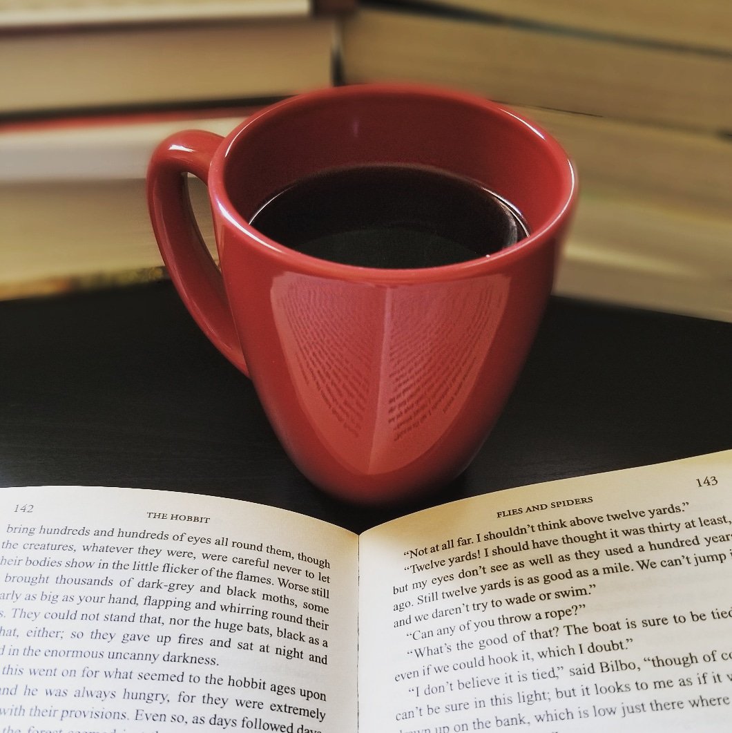 ney_ney0's tweet photo. Sunday reading 😄📚
#love #book #books #lovebooks #lovereading #lovewriting #amreading #amwriting #writer #writing #reading #editing #stl #stlouis #amediting #photooftheday #happy https://t.co/NbFDm8bfzm