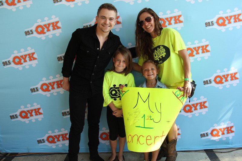995QYK's tweet photo. PHOTOS: Meet & greet with @HunterHayes backstage at #Bay2Beach: https://t.co/oxiGycQFVZ #B2BFest https://t.co/NnGchDSYvy
