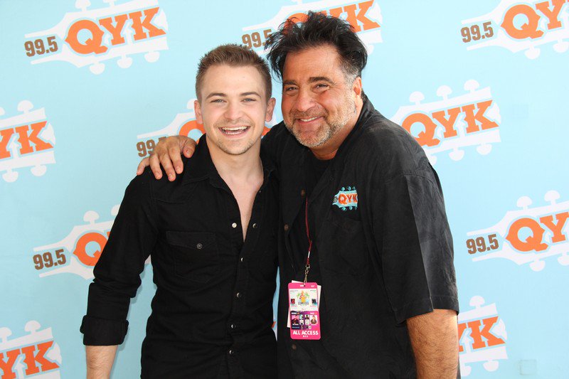 995QYK's tweet photo. PHOTOS: Meet & greet with @HunterHayes backstage at #Bay2Beach: https://t.co/oxiGycQFVZ #B2BFest https://t.co/NnGchDSYvy