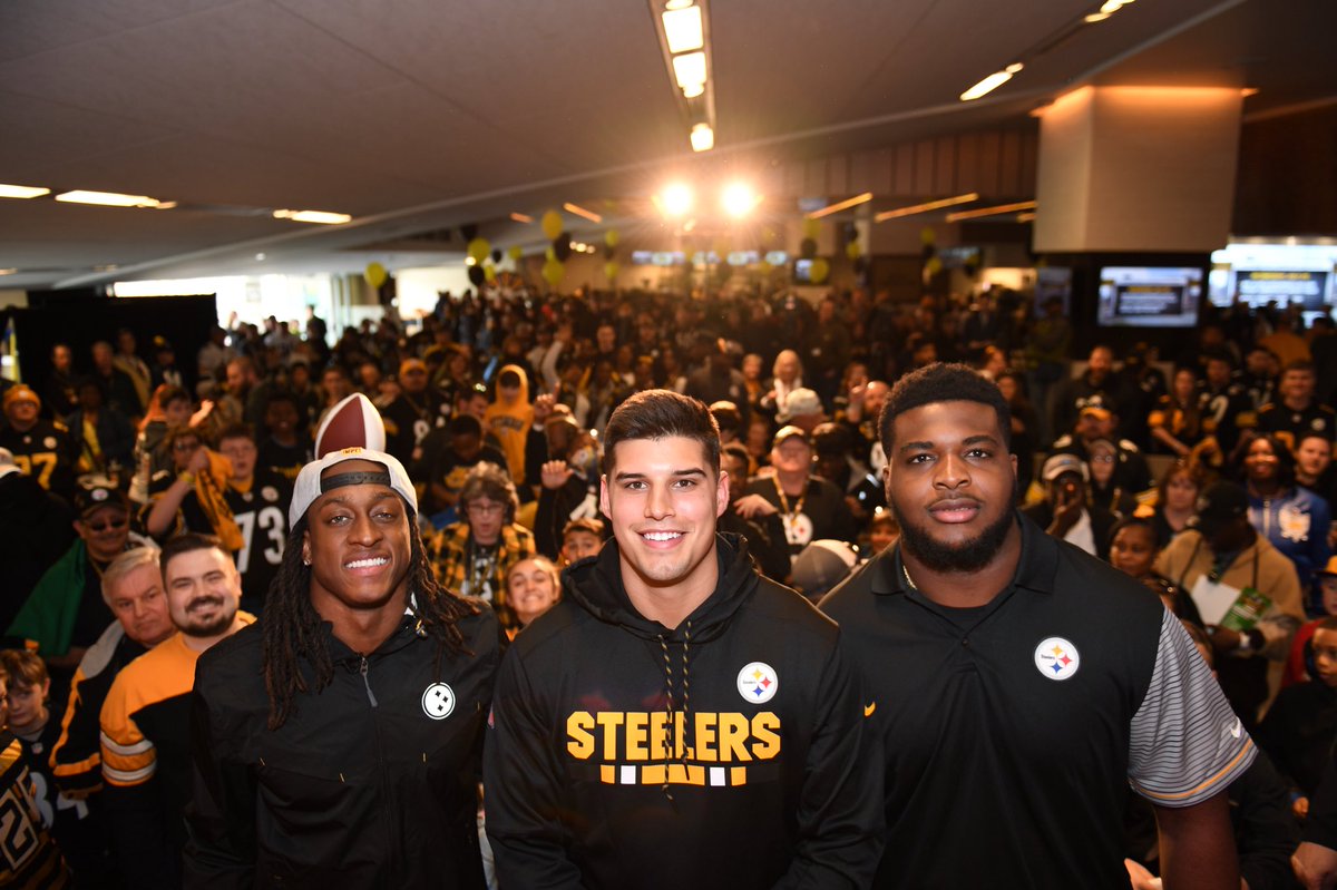 SteelersUnite's tweet photo. #FanBlitz was a blast yesterday Check out the highlights! 

➡️ https://t.co/Pf0Oi3qucn https://t.co/iL5vOqDm9H
