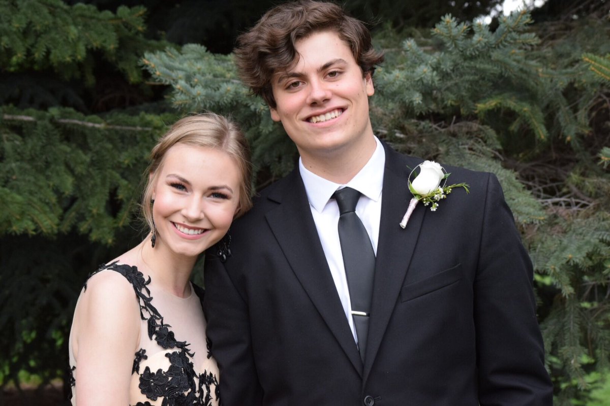 MelissaAdkins99's tweet photo. senior prom felt like a dream. i’m so thankful for my amazing boy ❤️ https://t.co/74cTJgcU8T