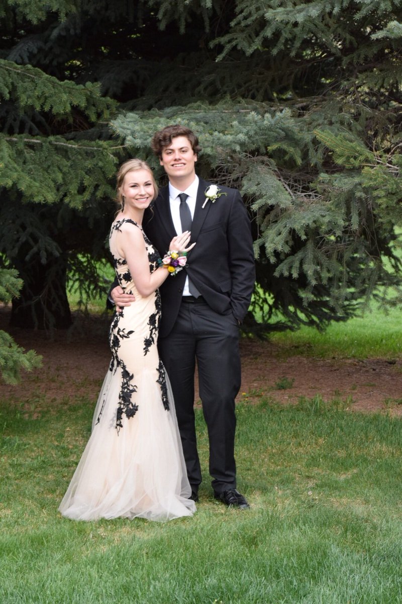 MelissaAdkins99's tweet photo. senior prom felt like a dream. i’m so thankful for my amazing boy ❤️ https://t.co/74cTJgcU8T