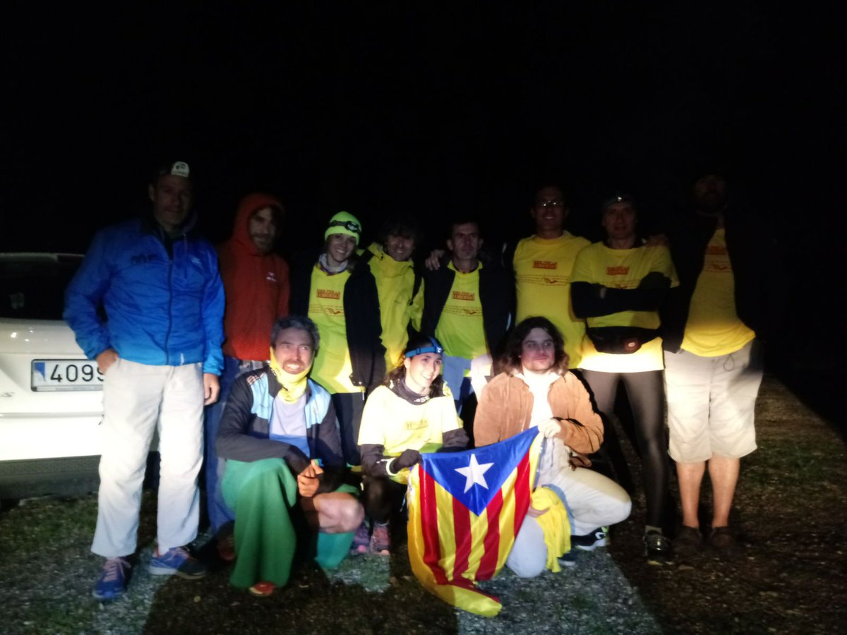 AbelDelSoler's tweet photo. Aquests valents/tes correran el sector 14. Últim fins a Estremera! Foooooooc!!!!!✊✊✊✊✊✊✊ #KMSxLLIBERTAT #LlibertatPresosPolitics #LlibertatPresesPolítiques https://t.co/OFqCTLXxV9