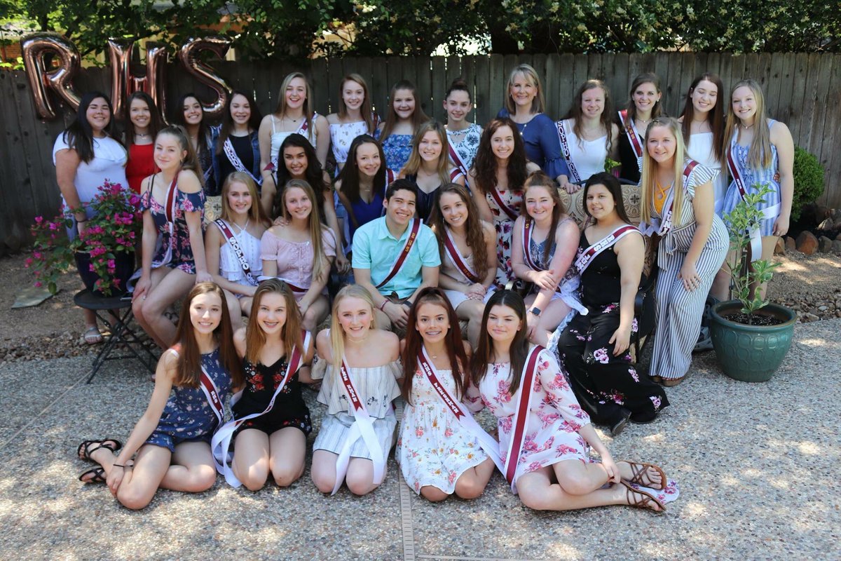 AttieCraig's tweet photo. we’ve only been practicing and getting to know eachother for a month and this team is already my family, i love them so much and each and everyone of them are such amazing cheerleaders and people, i have no idea what i would do without them. @RouseCheer https://t.co/44jdXnmmRG