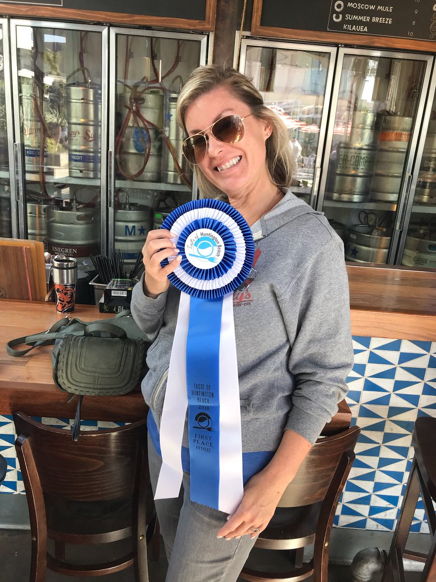 SimmzysHB's tweet photo. Who's #1 Who's #1 Who's #1. We are - 1st place at Taste of HB. @SimmzysHB @HBTaste @Pacific_City #chefinspiredfood #teameffort #bestburgerinHB https://t.co/2e3llWnBoG