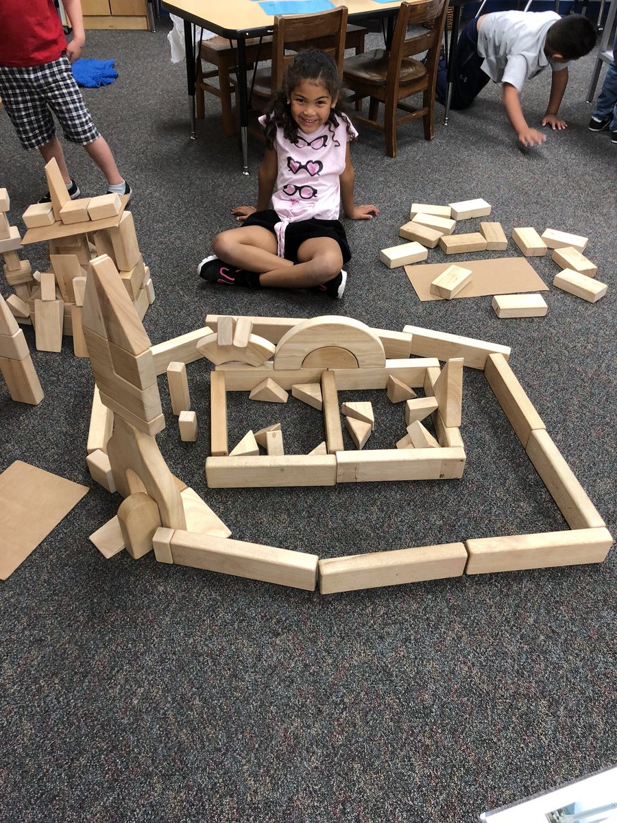 Michelle__Moles's tweet photo. Building a block structure and she thought she was done....
I said “tell me about your structure”.  She did and I said “do you want to make a sign?”.  She took it from there! 🐅🐘🦍🦓🐆  #myworkischildsplay https://t.co/Pp9d0KcuRP