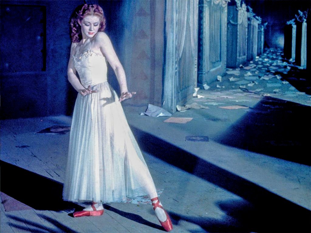 ツッチーフルーティー در توییتر 今日のキレイな一枚 Moira Shearer モイラ シアラー 赤い髪の赤い靴を履くダンサーが 総天然色に輝きます 幻想的で仄かにグロテスクなパウエル プレスバーガー作品のフィルムが回れば 彼女は永遠に踊り続けます 珍作 血を吸う