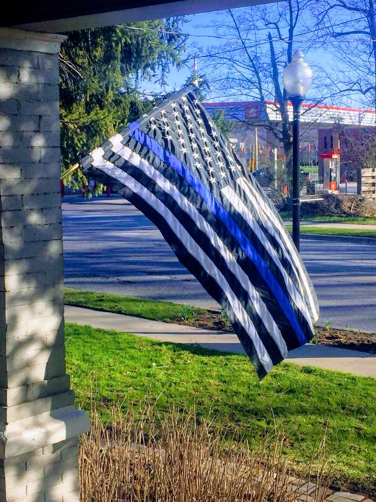 andrewdecker593's tweet photo. Good night my Twitter Family. Don’t forget to wear #BLUE tomorrow to show support for Law Enforcement. #WearBlueMonday https://t.co/UtV4aaCwhn