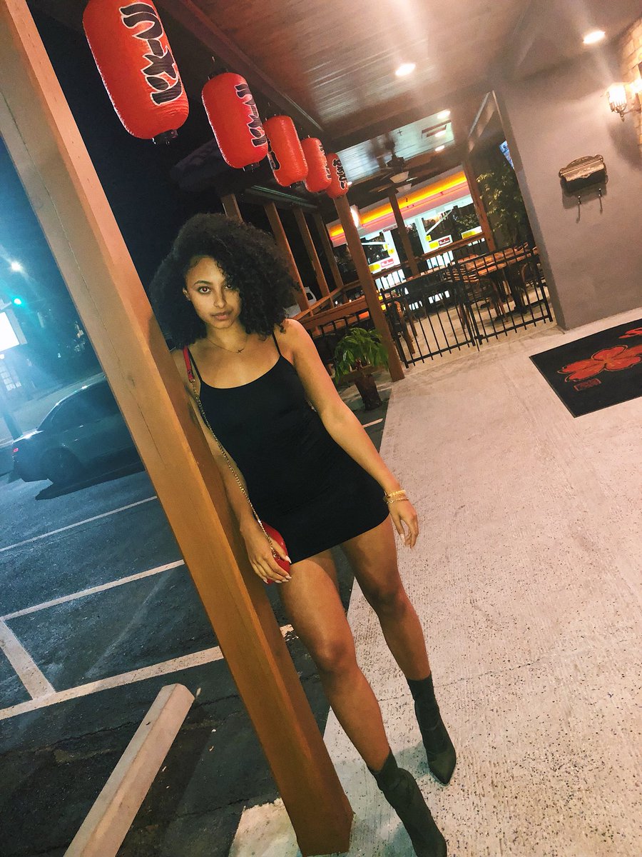 Aja_rosee's tweet photo. No makeup, natural hair, minimal effor summer 18’ 🌞 https://t.co/VljmJr3545