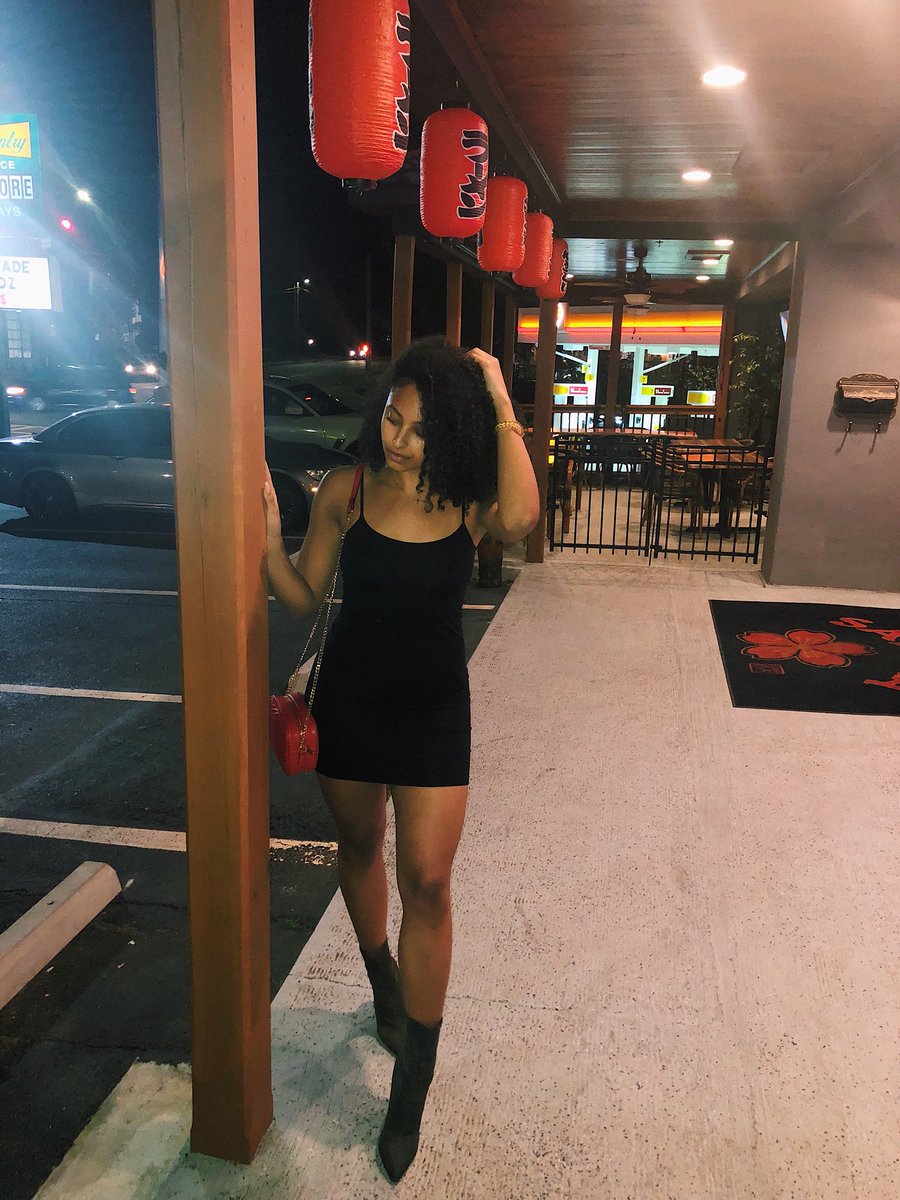 Aja_rosee's tweet photo. No makeup, natural hair, minimal effor summer 18’ 🌞 https://t.co/VljmJr3545