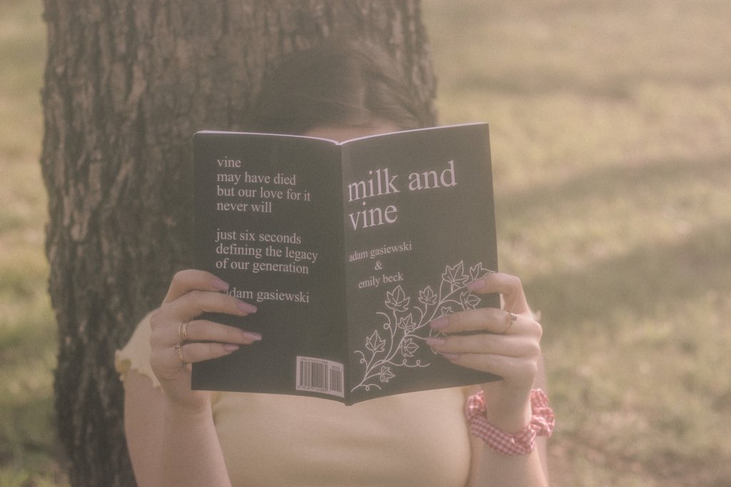 sierradimmitt's tweet photo. we don’t take your typical senior photos #vinesnotdead #seniorsunday https://t.co/ZbQdKrdIhN