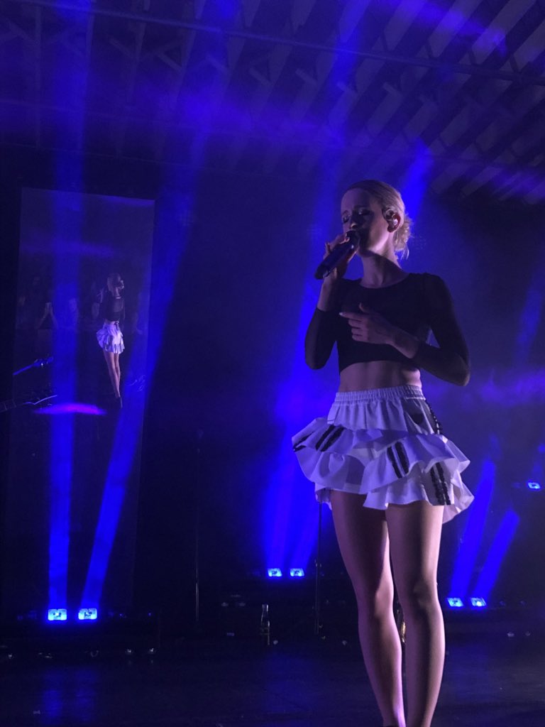 malisisisima's tweet photo. My favorite pics I got of Sam on Friday 💕 @MarianHillMusic #unusualtour https://t.co/6rJ3XuPi2G