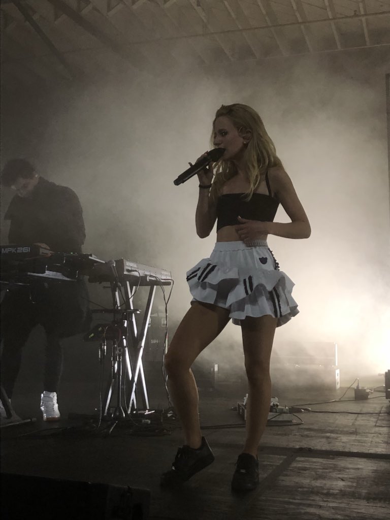 malisisisima's tweet photo. My favorite pics I got of Sam on Friday 💕 @MarianHillMusic #unusualtour https://t.co/6rJ3XuPi2G