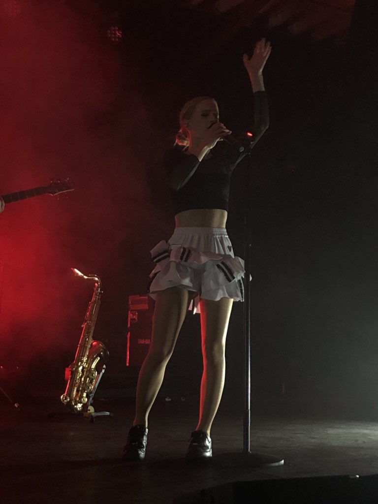 malisisisima's tweet photo. My favorite pics I got of Sam on Friday 💕 @MarianHillMusic #unusualtour https://t.co/6rJ3XuPi2G