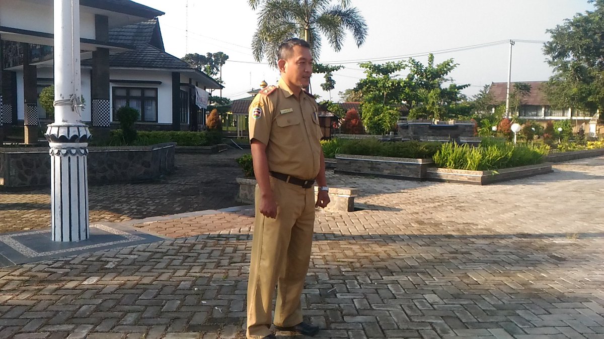 keccampaka's tweet photo. Awali giat kec. Campaka dgn apel pagi. Pembina apel Sekmat kec. Campaka Bp. Ari Syamsurizal, SH., M. Kn. Senin (30/4). 
@BupatiPWK. @DiskominfoPWK @BKPSDM_PWK https://t.co/m8ZBy71Xlh