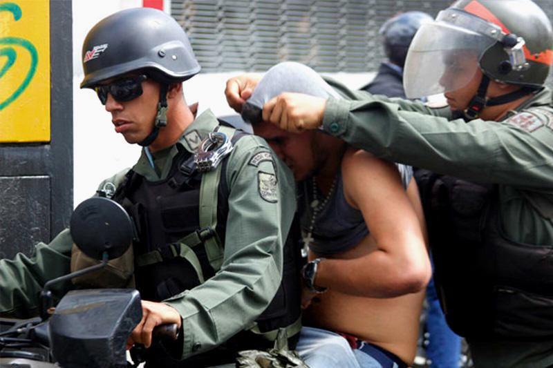 TorresAren's tweet photo. #VenezuelaPorLaPaz CUANDO CAIGA LA NARCO DICTADURA  CASTROCHAVISTA
A VENEVISIÓN.GLOBOVISION y TELEVEN
El pueblo les cobrará tanta indiferencia y apoyo al régimen,ni una sola noticia d la REALIDAD d los abusos que comete el
NARCO ESTADO contra el pueblo en VENEZUELA.
#30Abr #1May https://t.co/t3zv9MGJAV