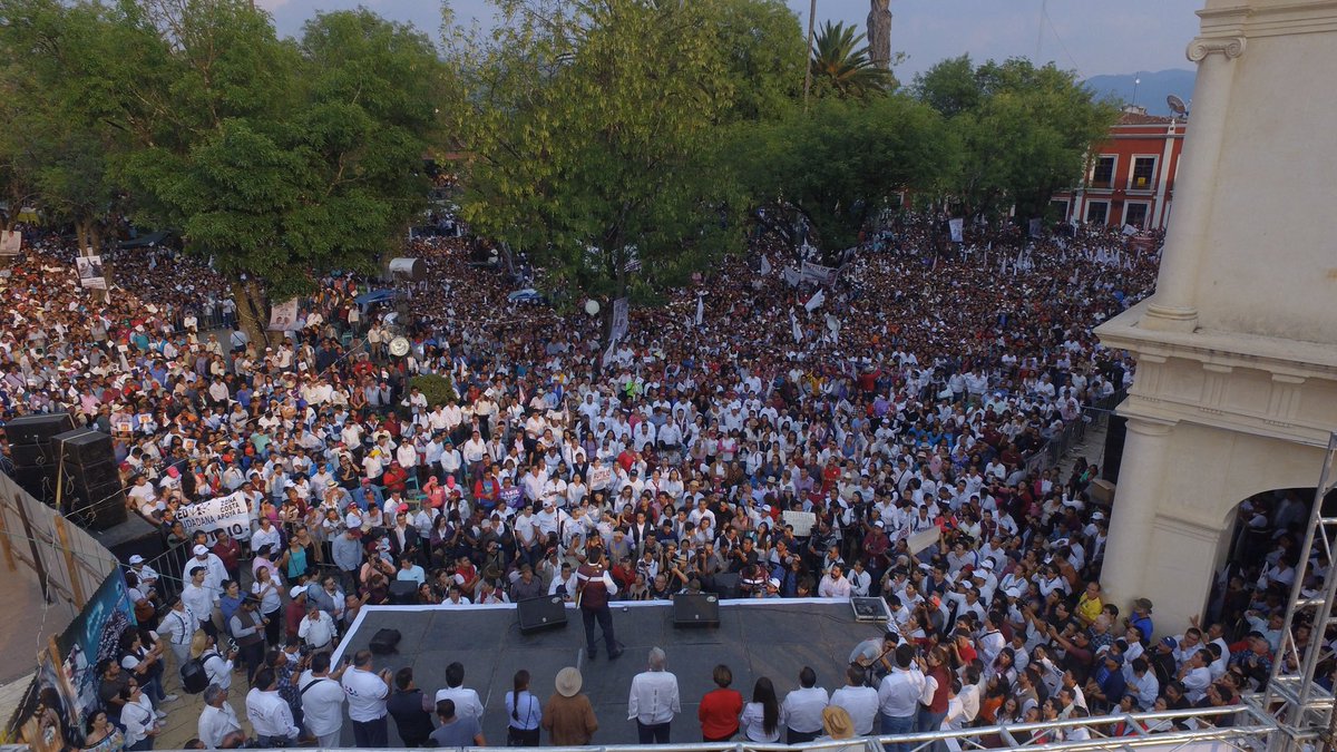 lopezobrador_'s tweet photo. El acto de San Cristóbal reafirma el resultado de una encuesta levantada el día 24 de abril, de la empresa Focus, según la cual en Chiapas tenemos 55% de intención de voto; Meade 15% ; Anaya 12% ; Margarita 2%; Rodriguez 1% y no sabe o no contestó 14% https://t.co/a6V9z03sXw