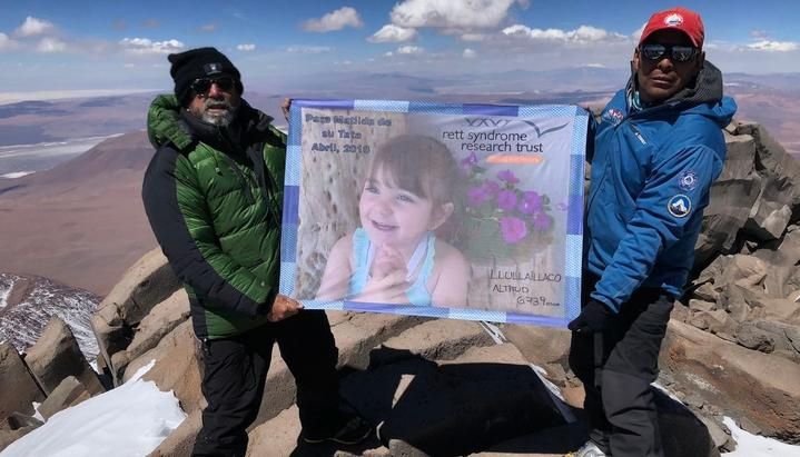 Un abuelo escaló el Llullaillaco para que su nieta tenga una cura bit.ly/2jjBwlD