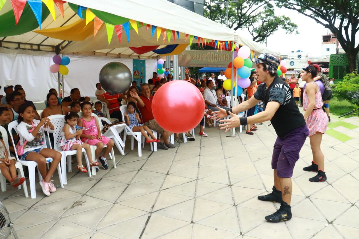 desecheverry's tweet image. En grande se diviertieron niños, niñas y adolescentes junto a sus padres en #Circópolis un lugar donde mediante juegos, teatro se trasforman espacios y se construyen sueños. Apoyado por la Oficina de la Gestora Social @Mariluznh y la #SecDesarrollo,
en el marco del #Aniversario96