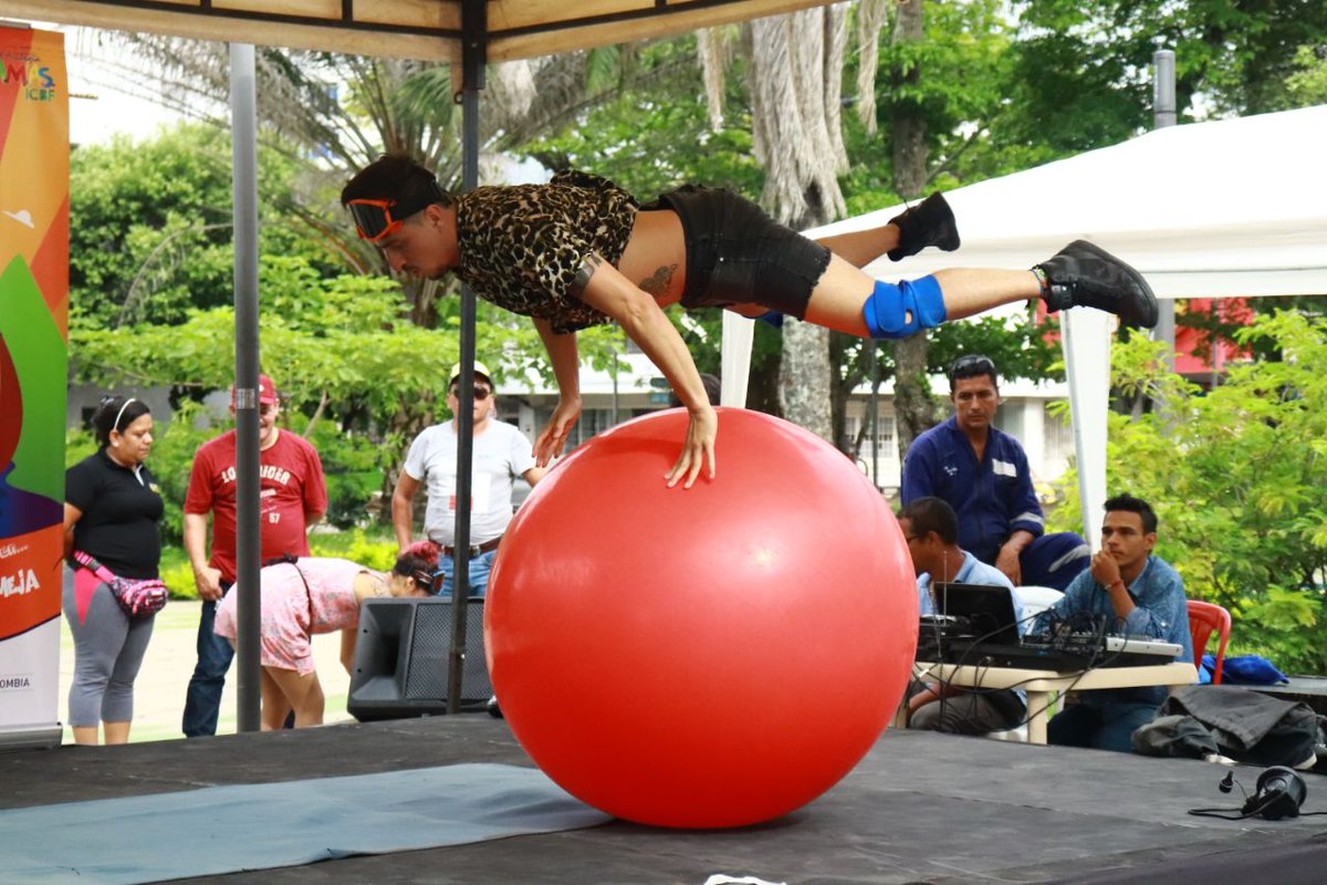 desecheverry's tweet image. En grande se diviertieron niños, niñas y adolescentes junto a sus padres en #Circópolis un lugar donde mediante juegos, teatro se trasforman espacios y se construyen sueños. Apoyado por la Oficina de la Gestora Social @Mariluznh y la #SecDesarrollo,
en el marco del #Aniversario96