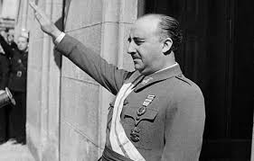 reneayalab's tweet photo. En 1936 en la Universidad de Salamanca, la falange española enarbola su tesis bárbara y fanática: 'muerte a la inteligencia, viva la muerte'; ayer en Anserma, el jefe del fanatismo criollo señaló con rabia a los maestros. Muy claro, por eso, Fascismo nunca más! #MiProfeSeRespeta https://t.co/niP5klAqMZ