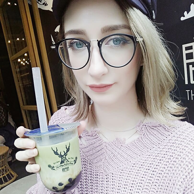 Maevamilktea's tweet photo. Les Bubble Tea c'est la vie 👌
Au Japon, surtout dans le quartier d'Harajuku / Omotesando il y en a partout, le paradis!
Et vous, vous aimez les Bubble Tea?
(Les Bubble Tea sont appelé Tapioca drink au Japon 🇯🇵)
#bubbletea #tapiocadrink #harajuku #japon #thealley https://t.co/mTfYKlnfl8