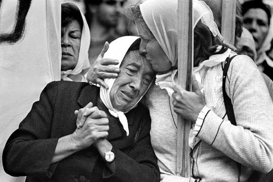 hijos_capital's tweet photo. En pocas horas, las Madres de Plaza de Mayo llegarán a sus #41AñosDeLucha. En pleno genocidio, se unieron contra el horror. 

#41AñosDeMadres https://t.co/2MBfta5vi9